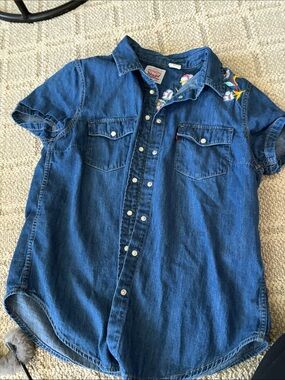 Vintage Levi's Blue Denim Button-Down Shirt with Floral Detail